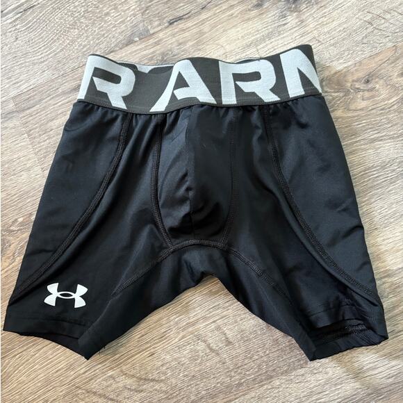 Under Armour Boys Baseball Sliding Shorts with Cup XS, Underwear Removable - Picture 1 of 4